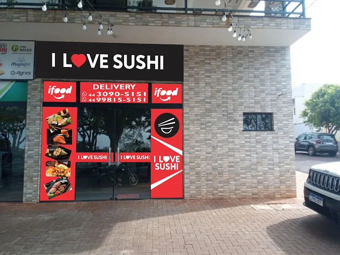 Sushiman trabalhando no balcão do I LOVE SUSHI